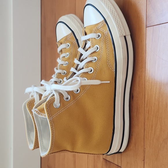 Converse Hightops - Picture 2 of 6